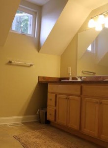  Cleveland Homes for Rent in Tremont bathroom