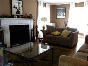 House for Rent in Cleveland, Elsmere Colonial living room