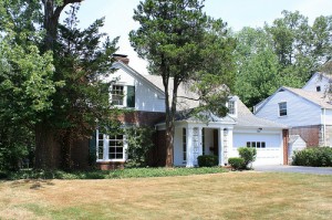 House for Rent in Cleveland on Hollister Rd front