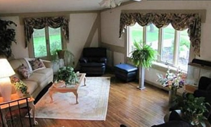 Cleveland Homes for Rent on Coronada Drive living room