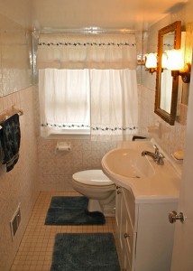 Homes for Rent Cleveland Ohio Heights on Westover Rd bathroom       